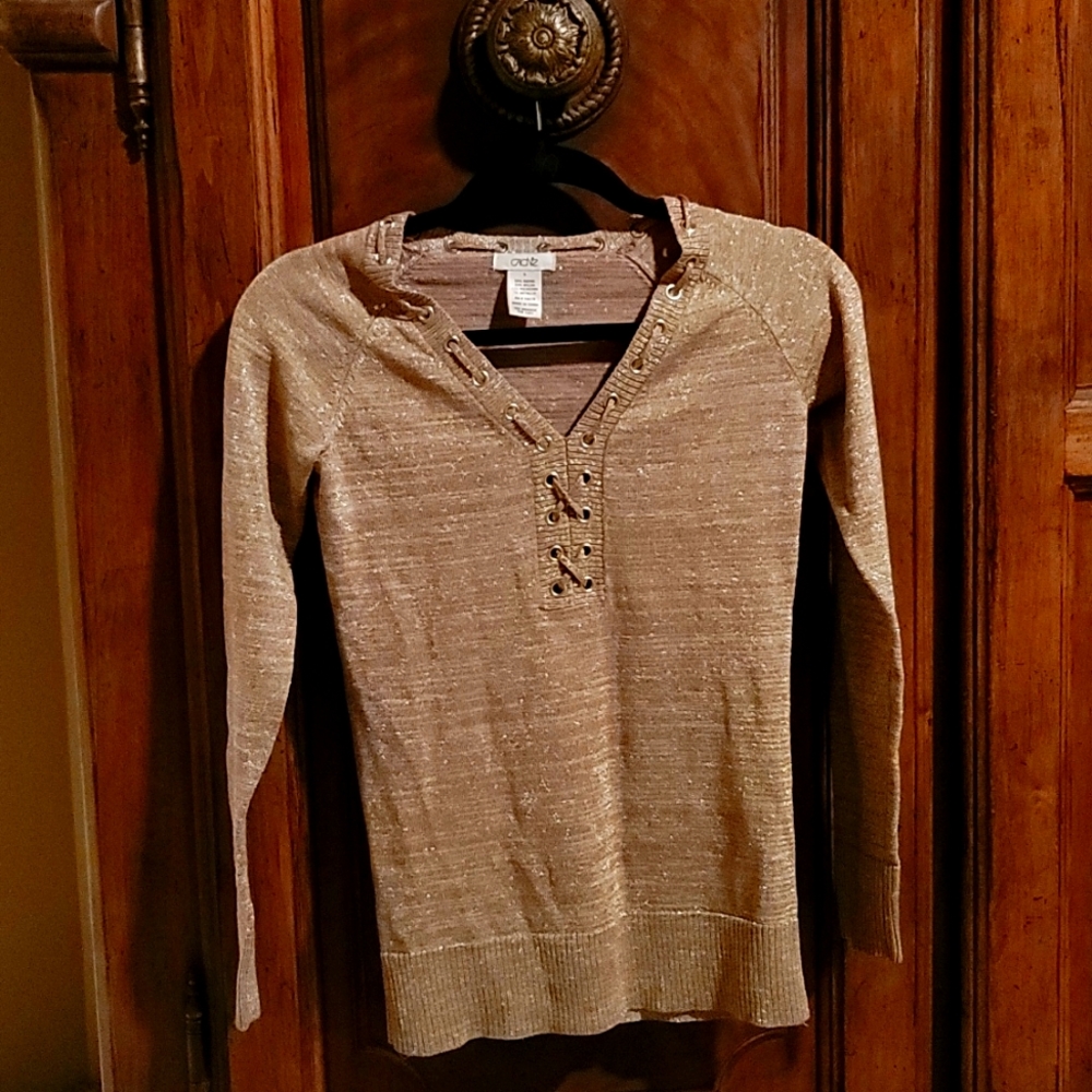 Cache lace-up top